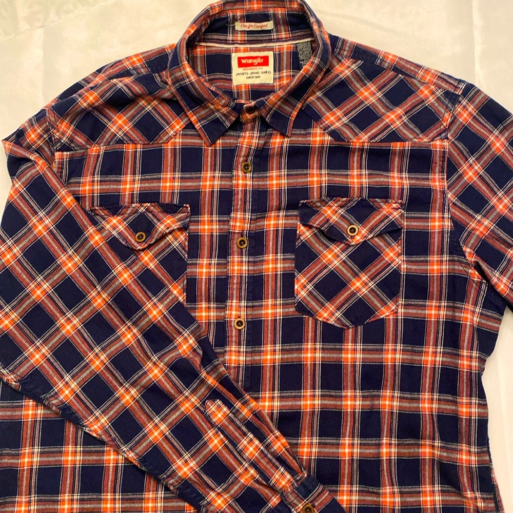 Men’s Wrangler XL Plaid Flannel Button Up Shirt
